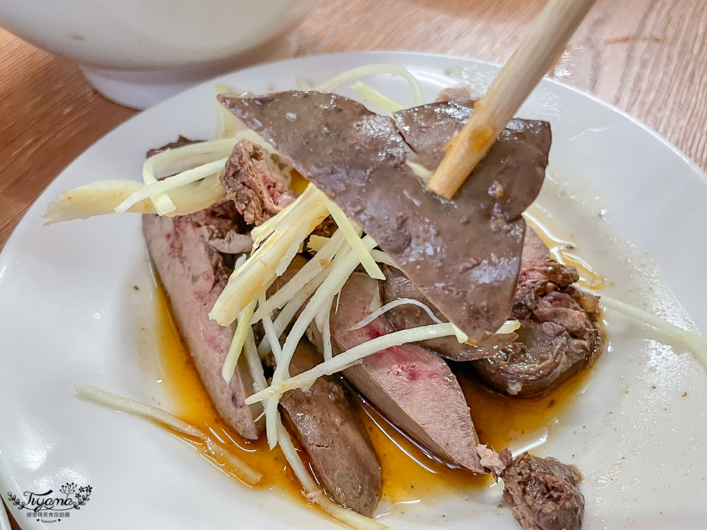 嘉義小吃 聖安鴨肉飯，朴子第一市場附近美食 @緹雅瑪 美食旅遊趣