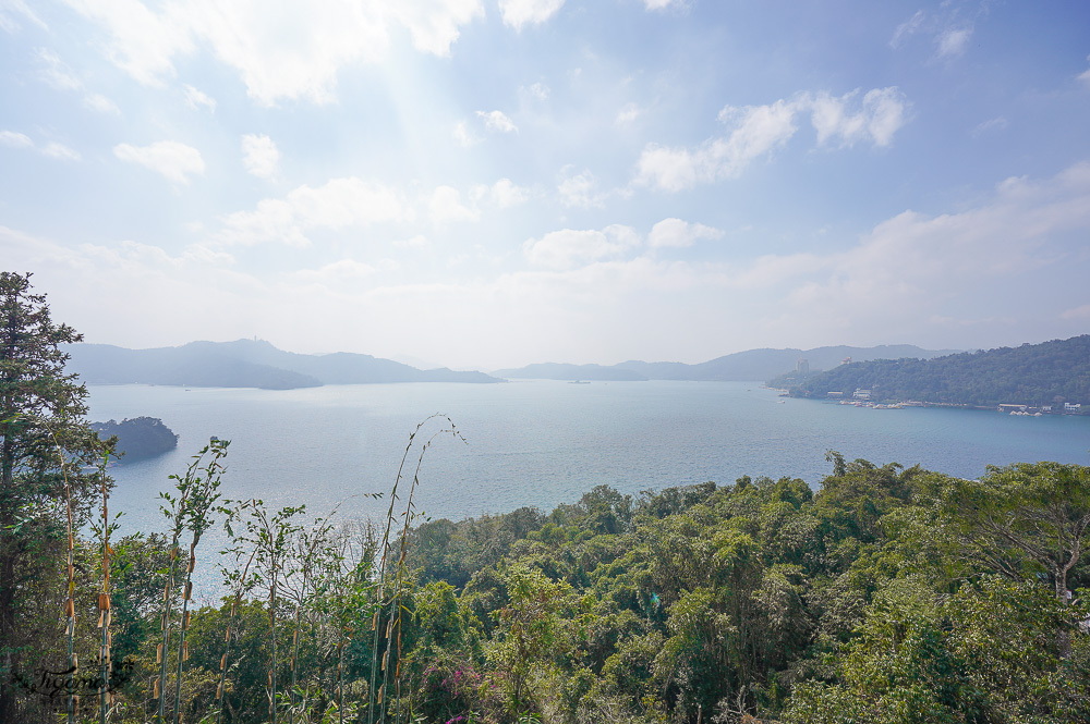 南投日月潭景點｜日月潭文武廟：至高點湖景觀景台！求發財金神鈔、摸平安龜、許願池、年梯步道 @緹雅瑪 美食旅遊趣