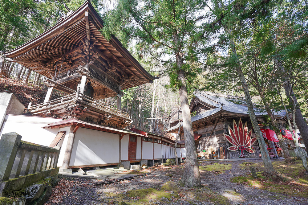 群馬沼田｜迦葉山龍華院彌勒寺：日本最大的天狗面具！參拜把天狗面具借回家，還願雙倍奉還天狗面具 @緹雅瑪 美食旅遊趣