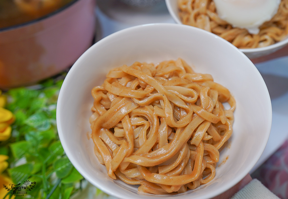 雙月阿甘剝皮辣椒雞湯獨家在好市多上市囉！雙月愛恨椒芝麵全家買得到！雙月好味道在家就吃得到！！ @緹雅瑪 美食旅遊趣