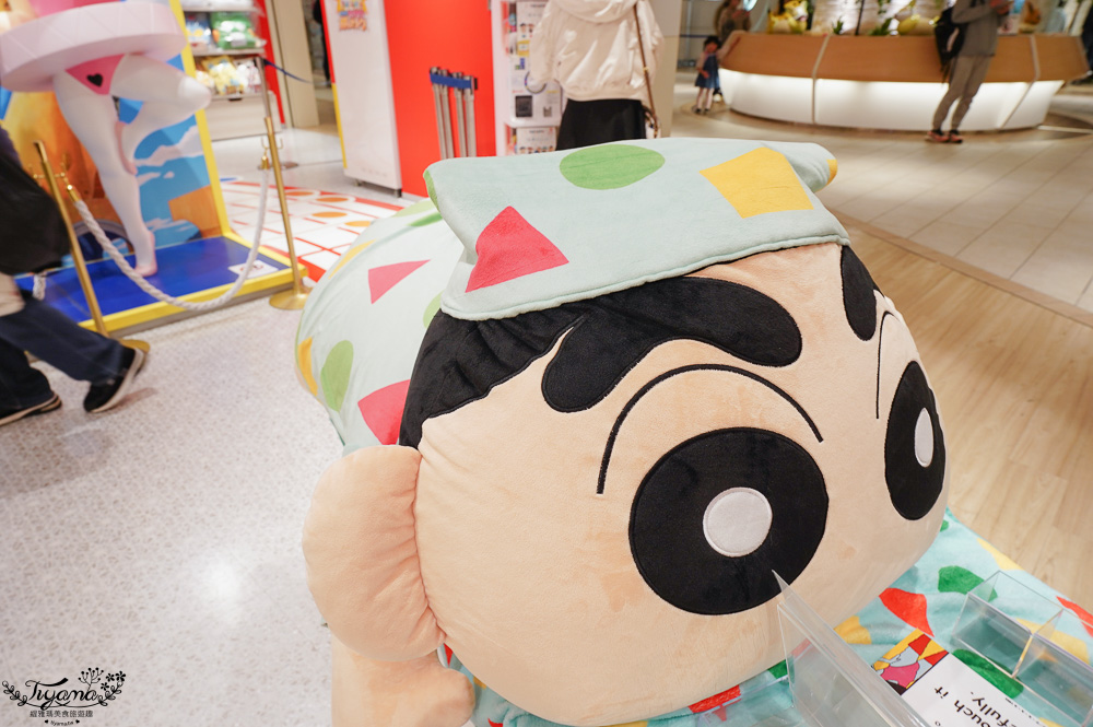 東京池袋蠟筆小新專賣店｜Crayon Shin-chan Cinema Parade 池袋太陽城2F，超好拍1:1蠟筆小新公仔 @緹雅瑪 美食旅遊趣