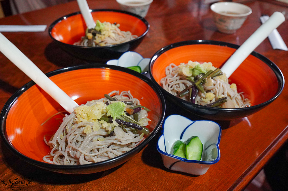 福島一日遊，大內宿．五色沼．鏽球花秘境！茅草屋聚落吃大蔥蕎麵，幸福心形鯉魚，7月免費鏽球花景點 @緹雅瑪 美食旅遊趣