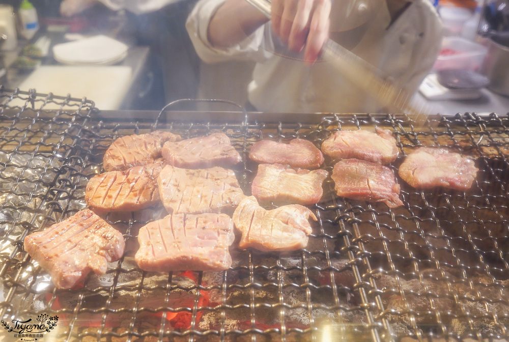 仙台牛舌「伊達牛舌本舖 仙台站一樓」，仙台車站美食必吃的現烤厚切牛舌！！ @緹雅瑪 美食旅遊趣