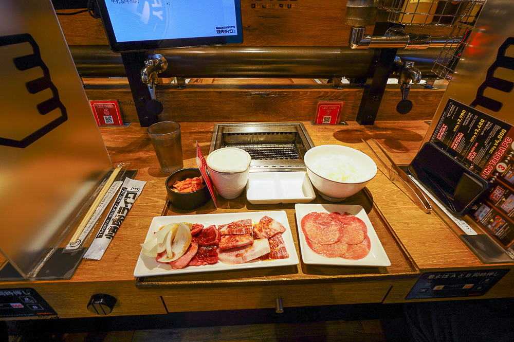 北海道燒肉LIKE「焼肉ライク 札幌狸小路店」，吃一個人的燒肉踩雷篇，下午5點前免費續白飯 @緹雅瑪 美食旅遊趣