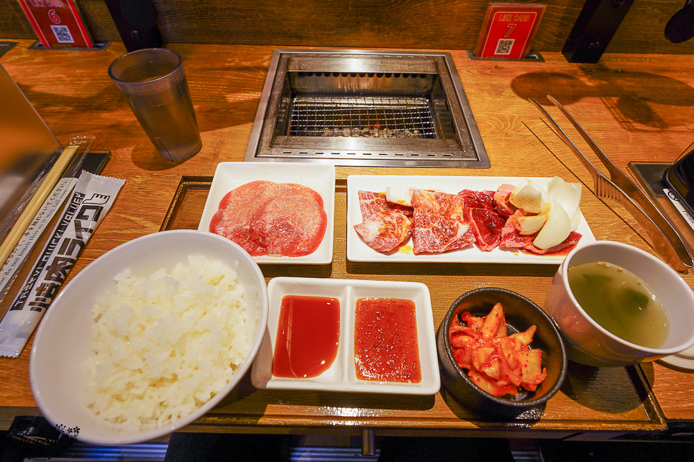 北海道燒肉LIKE「焼肉ライク 札幌狸小路店」，吃一個人的燒肉踩雷篇，下午5點前免費續白飯 @緹雅瑪 美食旅遊趣