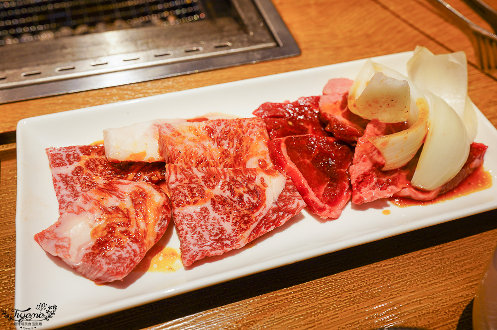 北海道燒肉LIKE「焼肉ライク 札幌狸小路店」，吃一個人的燒肉踩雷篇，下午5點前免費續白飯 @緹雅瑪 美食旅遊趣