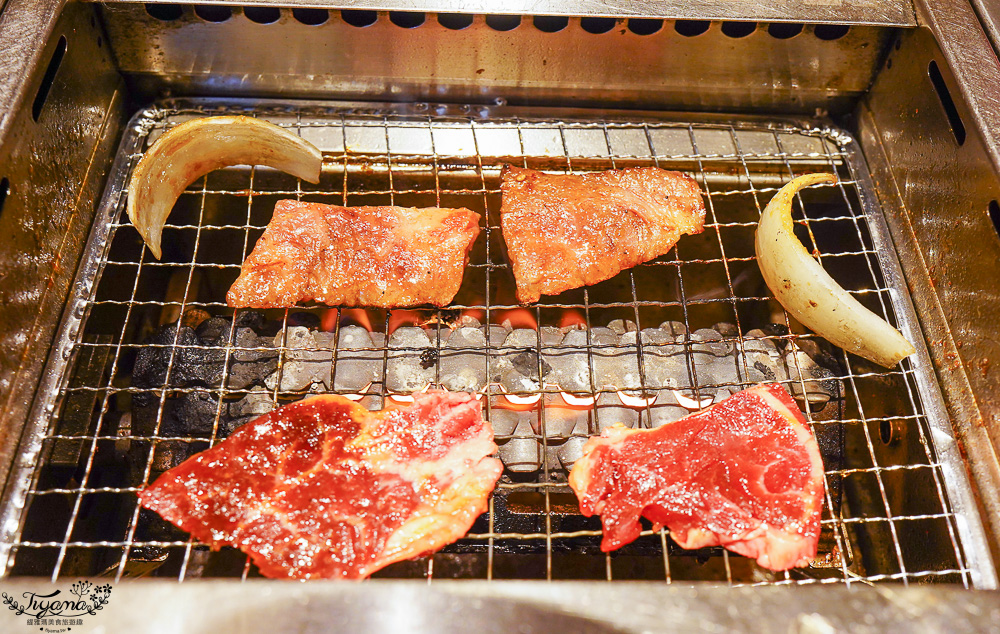 北海道燒肉LIKE「焼肉ライク 札幌狸小路店」，吃一個人的燒肉踩雷篇，下午5點前免費續白飯 @緹雅瑪 美食旅遊趣