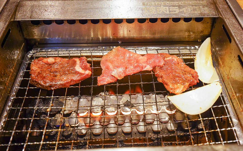 北海道燒肉LIKE「焼肉ライク 札幌狸小路店」，吃一個人的燒肉踩雷篇，下午5點前免費續白飯 @緹雅瑪 美食旅遊趣