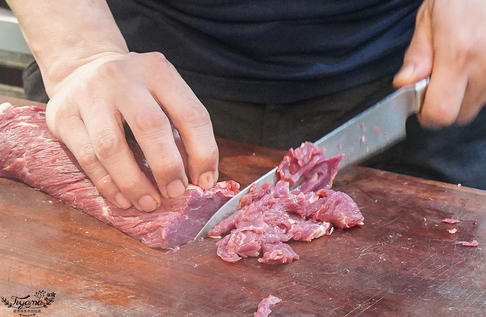 台南溫體牛肉火鍋「根牛肉火鍋」晚餐宵夜熱炒牛肉、牛肉湯、溫體牛肉火鍋，來台南就愛這一味！ @緹雅瑪 美食旅遊趣