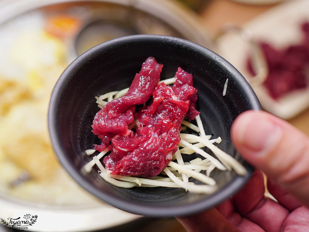 台南溫體牛肉火鍋「根牛肉火鍋」晚餐宵夜熱炒牛肉、牛肉湯、溫體牛肉火鍋，來台南就愛這一味！ @緹雅瑪 美食旅遊趣