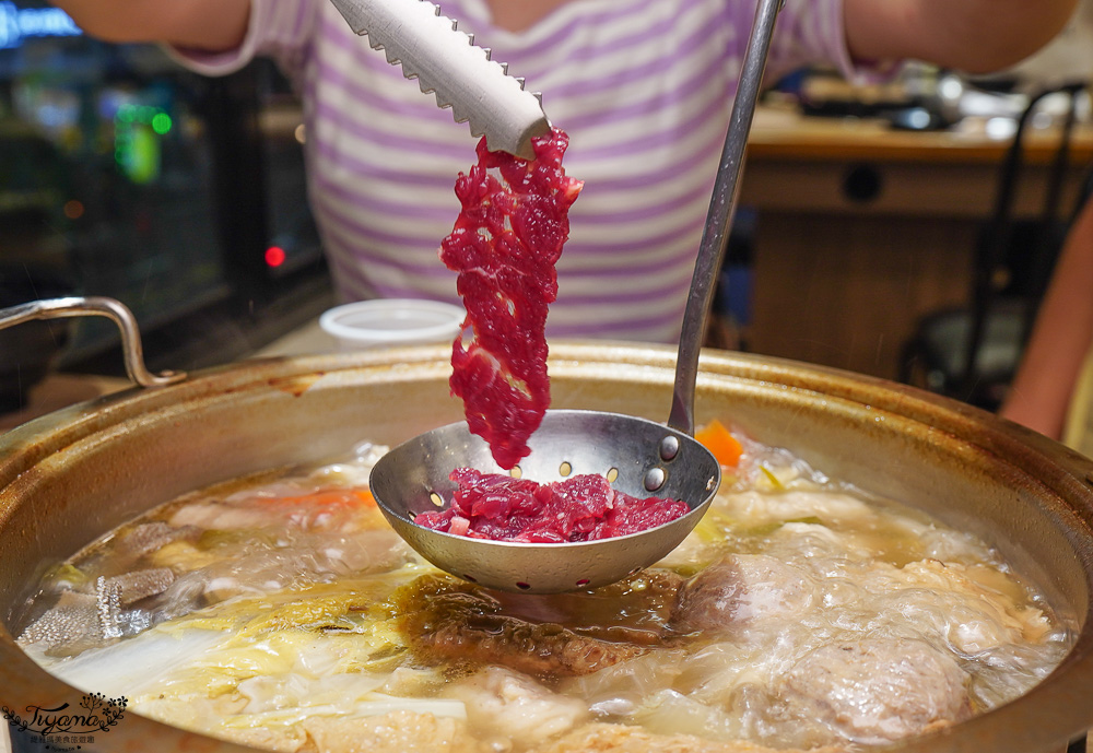 台南溫體牛肉火鍋「根牛肉火鍋」晚餐宵夜熱炒牛肉、牛肉湯、溫體牛肉火鍋，來台南就愛這一味！ @緹雅瑪 美食旅遊趣