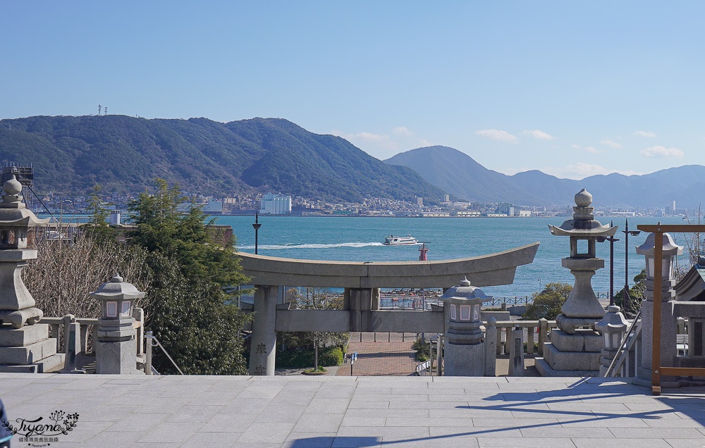 唐戶景點．龜山八幡宮｜龜山宮：日本最大花崗石鳥居，拍出海山一線美絕的河豚神宮 @緹雅瑪 美食旅遊趣