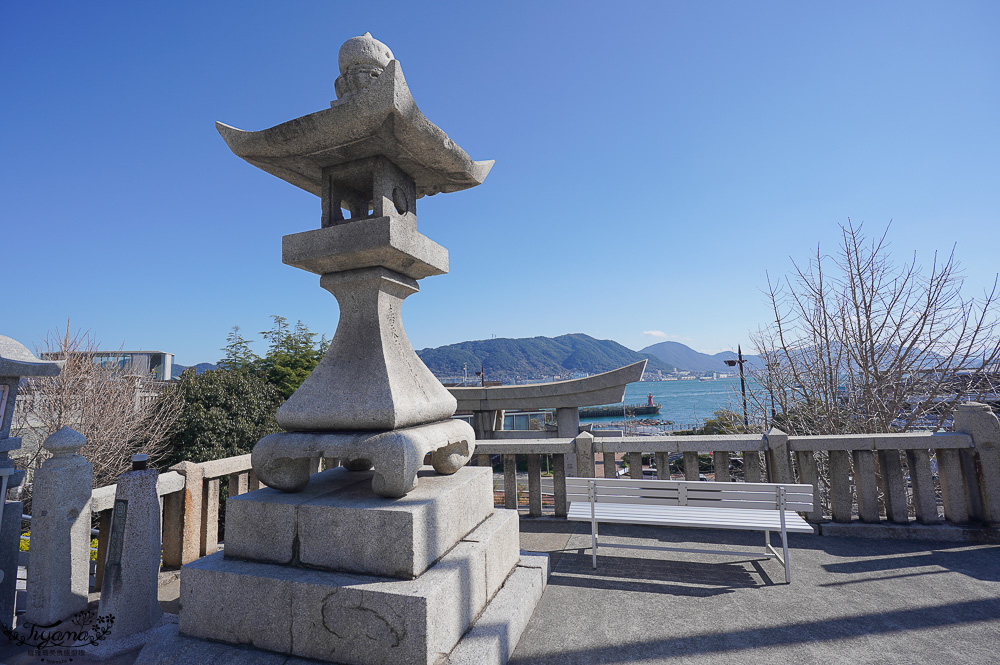 唐戶景點．龜山八幡宮｜龜山宮：日本最大花崗石鳥居，拍出海山一線美絕的河豚神宮 @緹雅瑪 美食旅遊趣