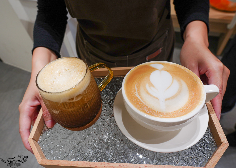 新口味鹿港店，蛋黃酥控必吃的台式下午茶！跟著鹿港散步地圖解題集點換蛋黃酥文創商品，集滿3點蛋黃酥整盒送給你 @緹雅瑪 美食旅遊趣