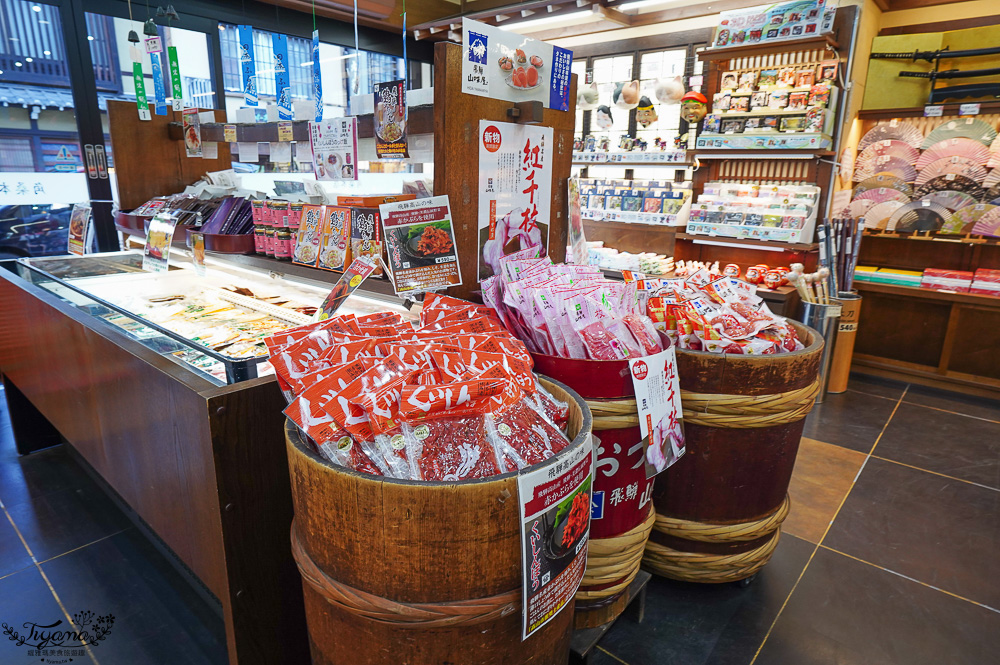 飛驒高山伴手禮商店「角桑 本店」，飛驒高山老街好逛的中型土產店 @緹雅瑪 美食旅遊趣