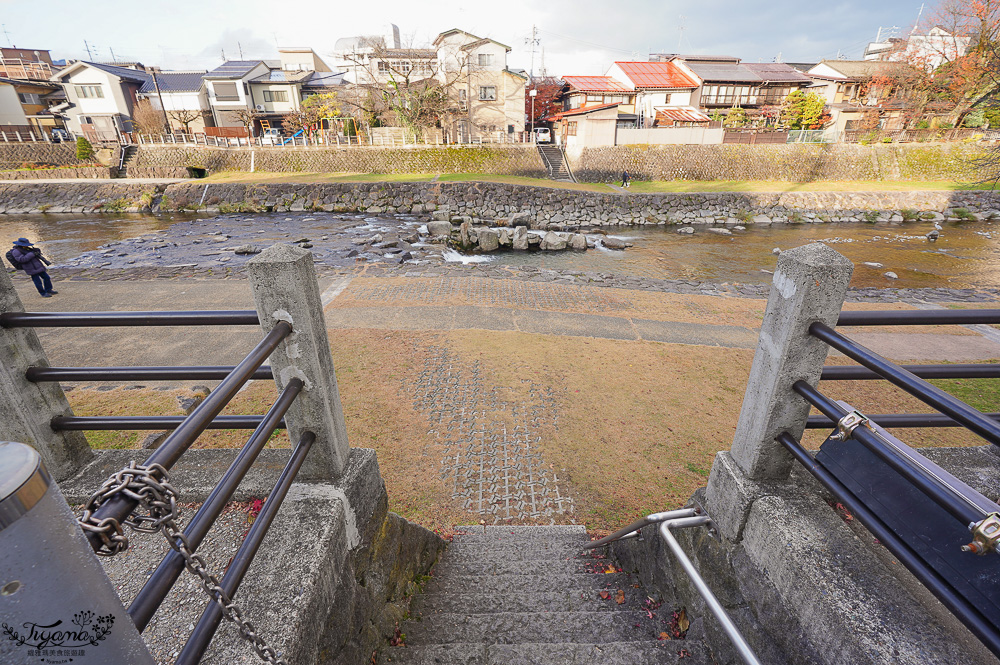 飛驒高山小京都必逛的「宮川朝市」朝市美食、新鮮水果，土產老店 @緹雅瑪 美食旅遊趣