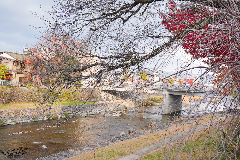 飛驒高山小京都必逛的「宮川朝市」朝市美食、新鮮水果，土產老店 @緹雅瑪 美食旅遊趣