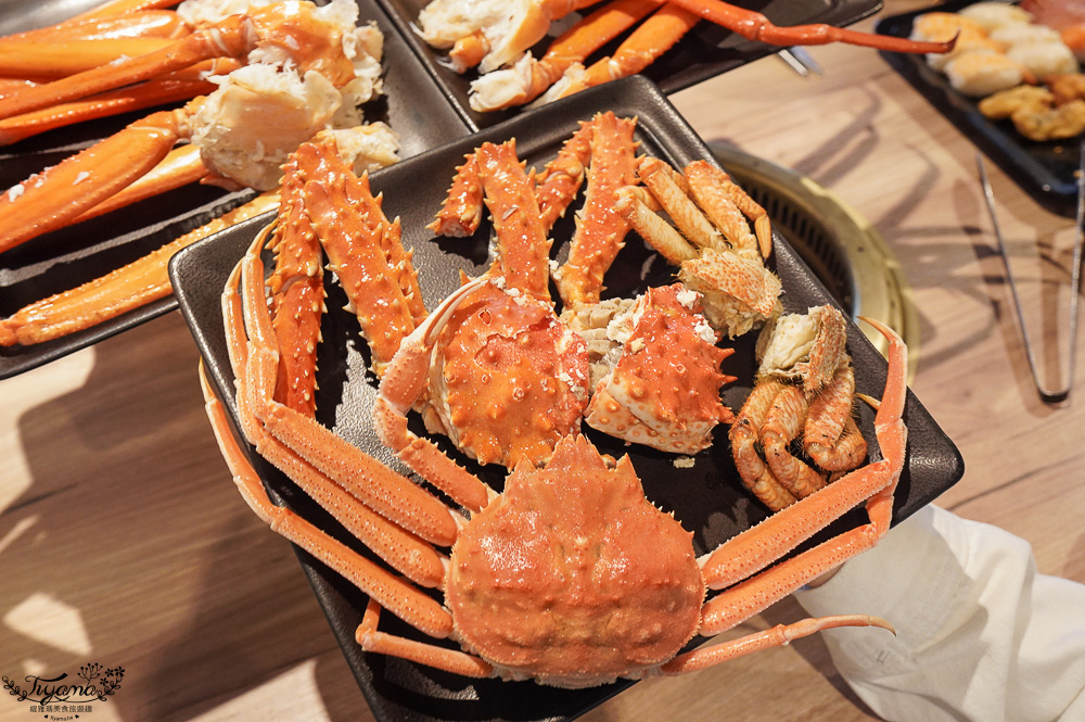 北海道三大螃蟹吃到飽「 伝 Den-JAPANESE BUFFET DINING」，螃蟹.海鮮.肉品.壽司.軟性飲料任你吃，BBQ、涮涮鍋二選一，KKday加碼90分鐘 @緹雅瑪 美食旅遊趣