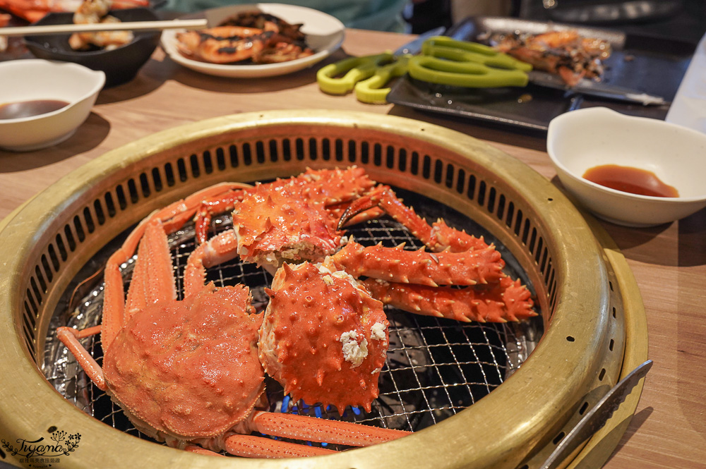 北海道三大螃蟹吃到飽「 伝 Den-JAPANESE BUFFET DINING」，螃蟹.海鮮.肉品.壽司.軟性飲料任你吃，BBQ、涮涮鍋二選一，KKday加碼90分鐘 @緹雅瑪 美食旅遊趣