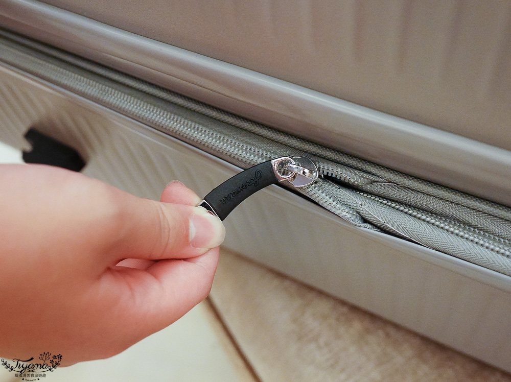 台灣行李箱推薦|Arowana亞諾納 台灣設計品牌:31吋極致美學運動鋁框行李箱|29吋前開式/側開式 避震輪河馬行李箱|走出你的旅行品味 @緹雅瑪 美食旅遊趣 台灣行李箱推薦|Arowana亞諾納 台灣設計品牌:31吋極致美學運動鋁框行李箱|29吋前開式/側開式 避震輪河馬行李箱|走出你的旅行品味 @緹雅瑪 美食旅遊趣