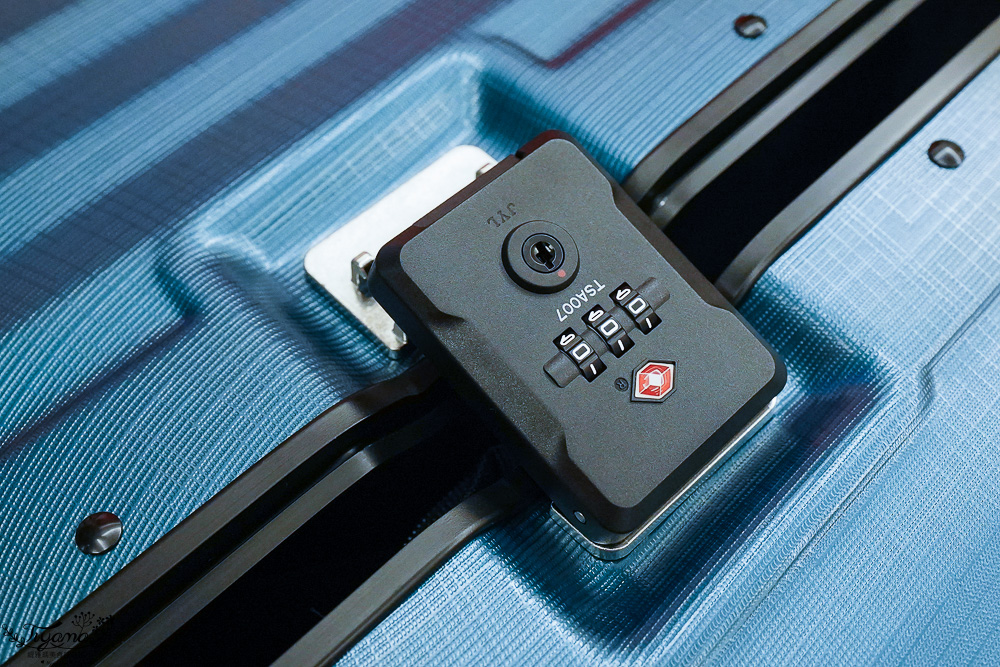 台灣行李箱推薦|Arowana亞諾納 台灣設計品牌:31吋極致美學運動鋁框行李箱|29吋前開式/側開式 避震輪河馬行李箱|走出你的旅行品味 @緹雅瑪 美食旅遊趣 台灣行李箱推薦|Arowana亞諾納 台灣設計品牌:31吋極致美學運動鋁框行李箱|29吋前開式/側開式 避震輪河馬行李箱|走出你的旅行品味 @緹雅瑪 美食旅遊趣