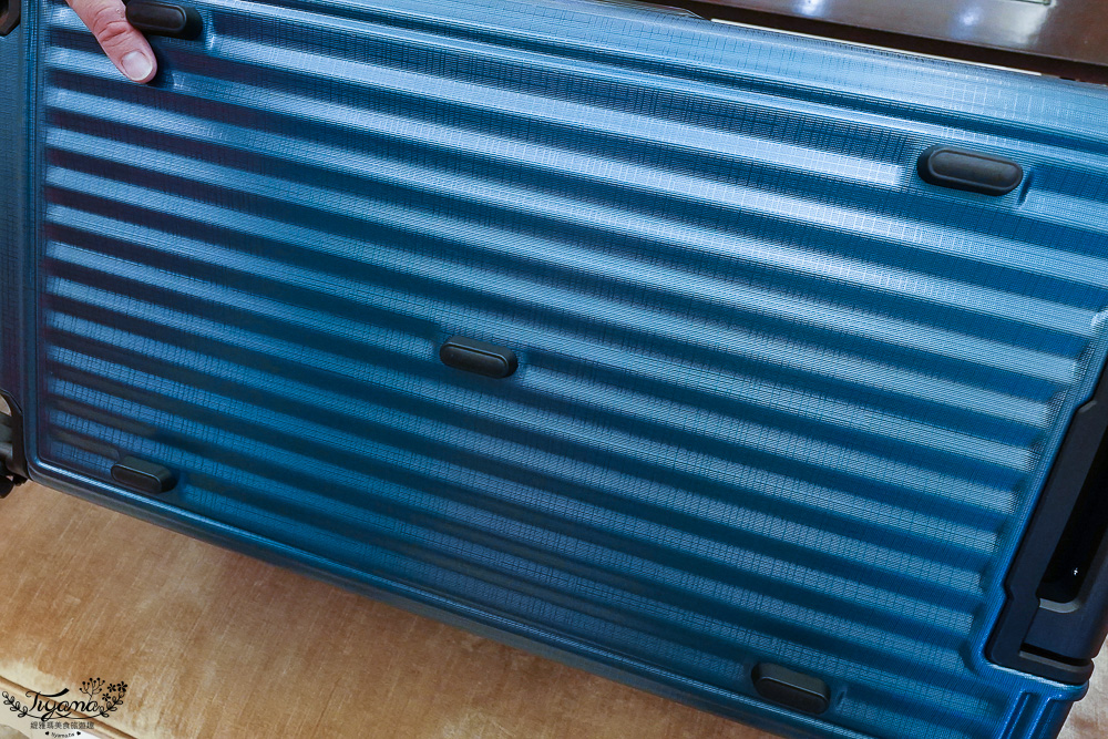 台灣行李箱推薦|Arowana亞諾納 台灣設計品牌:31吋極致美學運動鋁框行李箱|29吋前開式/側開式 避震輪河馬行李箱|走出你的旅行品味 @緹雅瑪 美食旅遊趣 台灣行李箱推薦|Arowana亞諾納 台灣設計品牌:31吋極致美學運動鋁框行李箱|29吋前開式/側開式 避震輪河馬行李箱|走出你的旅行品味 @緹雅瑪 美食旅遊趣