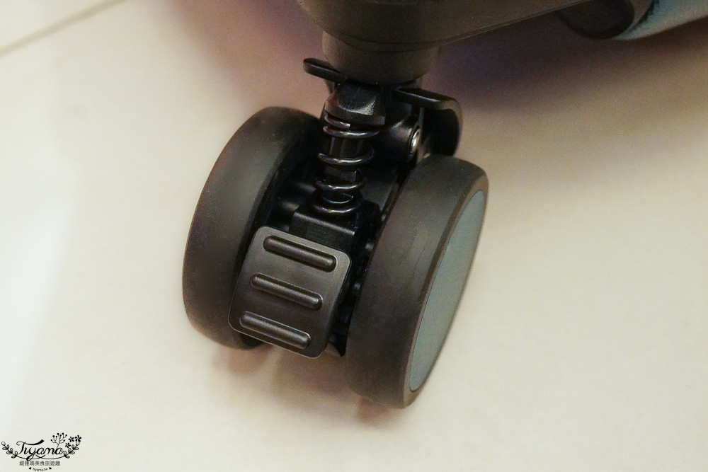 台灣行李箱推薦|Arowana亞諾納 台灣設計品牌:31吋極致美學運動鋁框行李箱|29吋前開式/側開式 避震輪河馬行李箱|走出你的旅行品味 @緹雅瑪 美食旅遊趣 台灣行李箱推薦|Arowana亞諾納 台灣設計品牌:31吋極致美學運動鋁框行李箱|29吋前開式/側開式 避震輪河馬行李箱|走出你的旅行品味 @緹雅瑪 美食旅遊趣