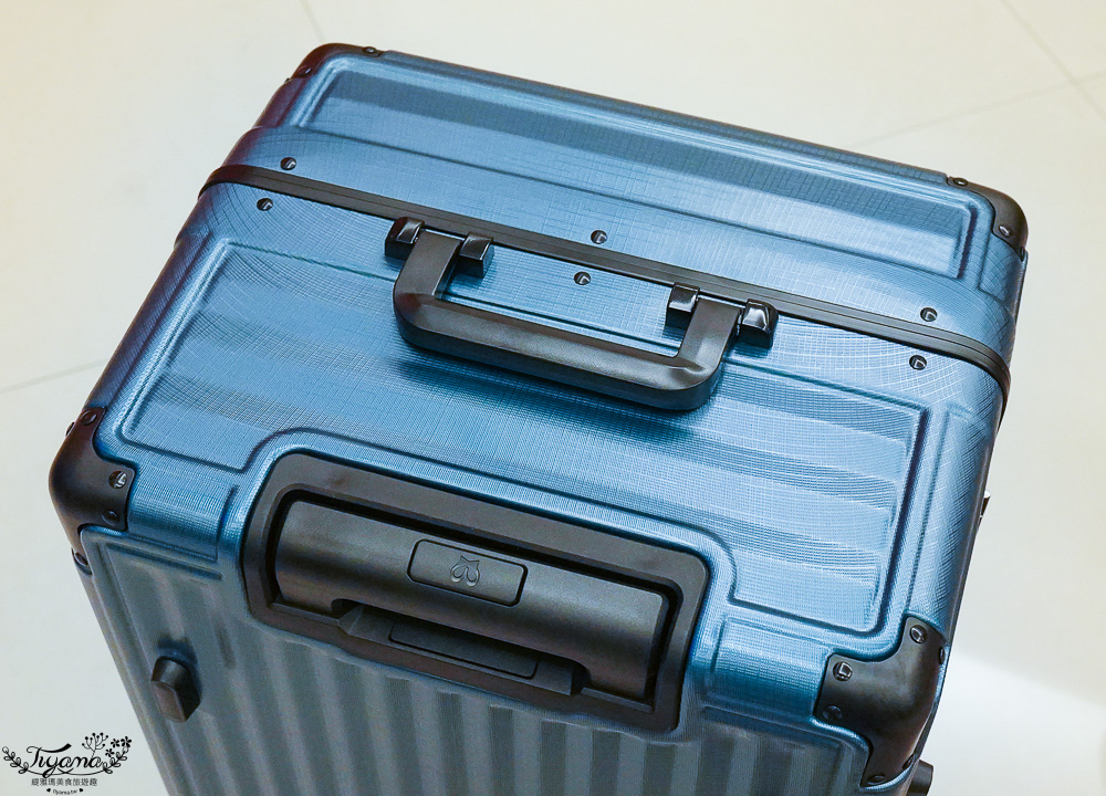 台灣行李箱推薦|Arowana亞諾納 台灣設計品牌:31吋極致美學運動鋁框行李箱|29吋前開式/側開式 避震輪河馬行李箱|走出你的旅行品味 @緹雅瑪 美食旅遊趣 台灣行李箱推薦|Arowana亞諾納 台灣設計品牌:31吋極致美學運動鋁框行李箱|29吋前開式/側開式 避震輪河馬行李箱|走出你的旅行品味 @緹雅瑪 美食旅遊趣