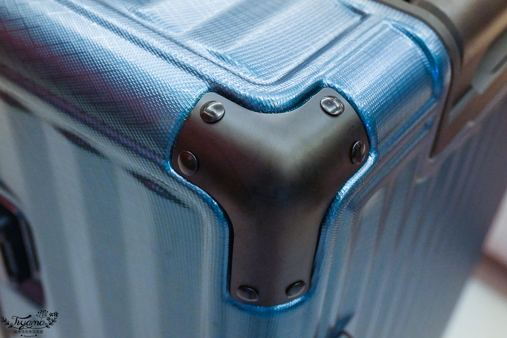 台灣行李箱推薦|Arowana亞諾納 台灣設計品牌:31吋極致美學運動鋁框行李箱|29吋前開式/側開式 避震輪河馬行李箱|走出你的旅行品味 @緹雅瑪 美食旅遊趣 台灣行李箱推薦|Arowana亞諾納 台灣設計品牌:31吋極致美學運動鋁框行李箱|29吋前開式/側開式 避震輪河馬行李箱|走出你的旅行品味 @緹雅瑪 美食旅遊趣