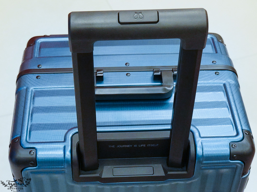 台灣行李箱推薦|Arowana亞諾納 台灣設計品牌:31吋極致美學運動鋁框行李箱|29吋前開式/側開式 避震輪河馬行李箱|走出你的旅行品味 @緹雅瑪 美食旅遊趣 台灣行李箱推薦|Arowana亞諾納 台灣設計品牌:31吋極致美學運動鋁框行李箱|29吋前開式/側開式 避震輪河馬行李箱|走出你的旅行品味 @緹雅瑪 美食旅遊趣