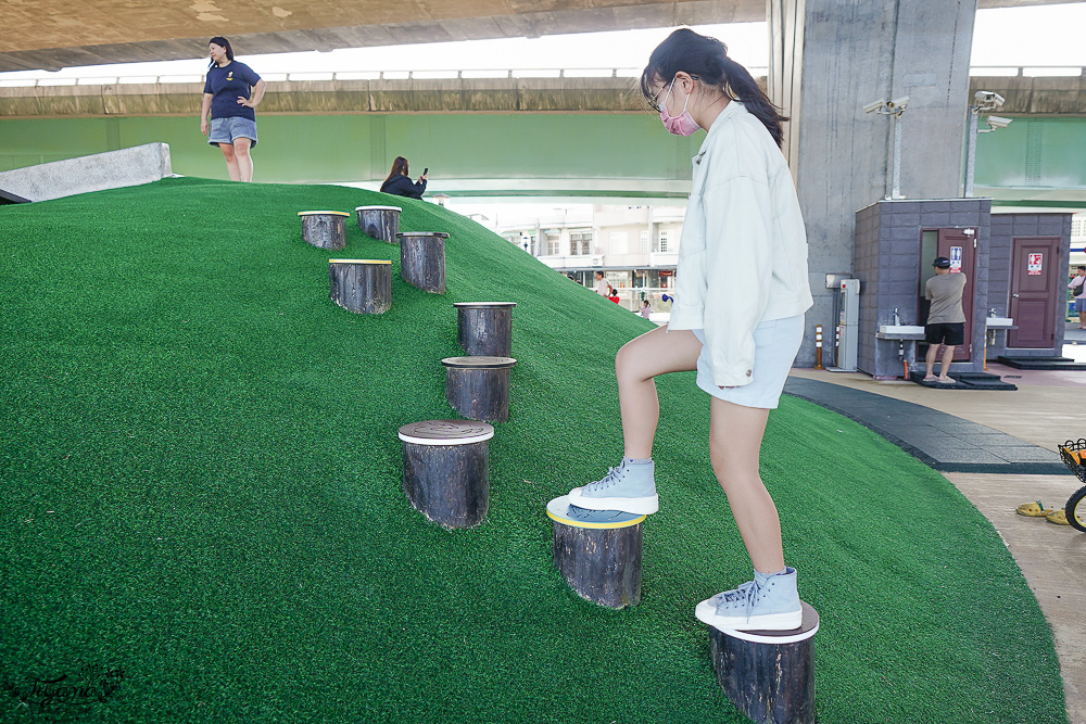 宜蘭公園「礁溪二龍之心公園」龍舟主題親子景點，高速公路下的遮陽兒童遊戲場、籃球場！有免費停車場 @緹雅瑪 美食旅遊趣