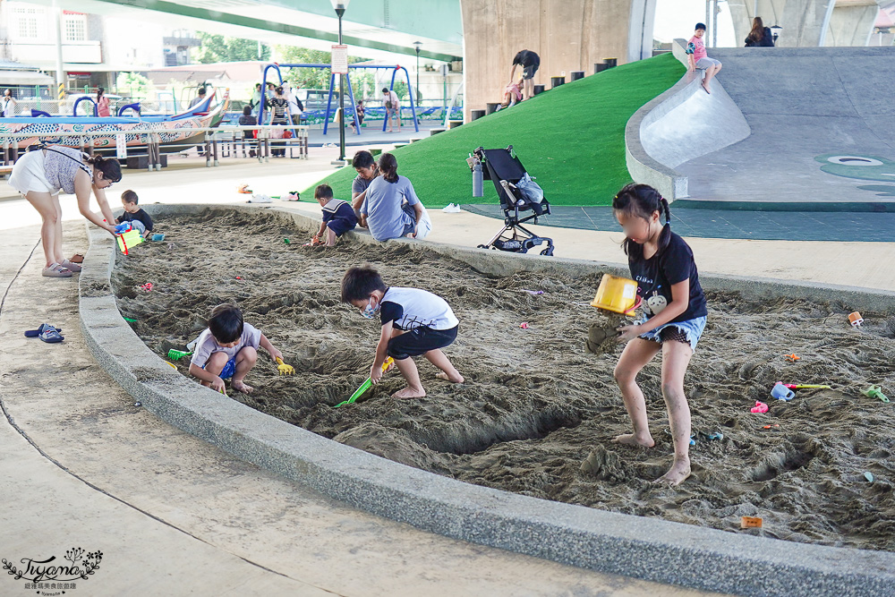 宜蘭公園「礁溪二龍之心公園」龍舟主題親子景點,高速公路下的遮陽兒童遊戲場、籃球場!有免費停車場 @緹雅瑪 美食旅遊趣 宜蘭公園「礁溪二龍之心公園」龍舟主題親子景點,高速公路下的遮陽兒童遊戲場、籃球場!有免費停車場 @緹雅瑪 美食旅遊趣