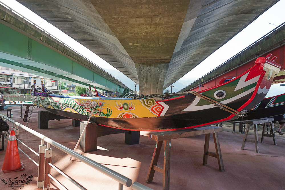 宜蘭公園「礁溪二龍之心公園」龍舟主題親子景點,高速公路下的遮陽兒童遊戲場、籃球場!有免費停車場 @緹雅瑪 美食旅遊趣 宜蘭公園「礁溪二龍之心公園」龍舟主題親子景點,高速公路下的遮陽兒童遊戲場、籃球場!有免費停車場 @緹雅瑪 美食旅遊趣