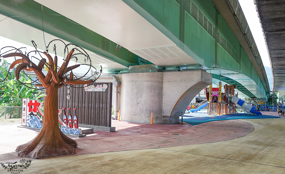 宜蘭公園「礁溪二龍之心公園」龍舟主題親子景點,高速公路下的遮陽兒童遊戲場、籃球場!有免費停車場 @緹雅瑪 美食旅遊趣 宜蘭公園「礁溪二龍之心公園」龍舟主題親子景點,高速公路下的遮陽兒童遊戲場、籃球場!有免費停車場 @緹雅瑪 美食旅遊趣