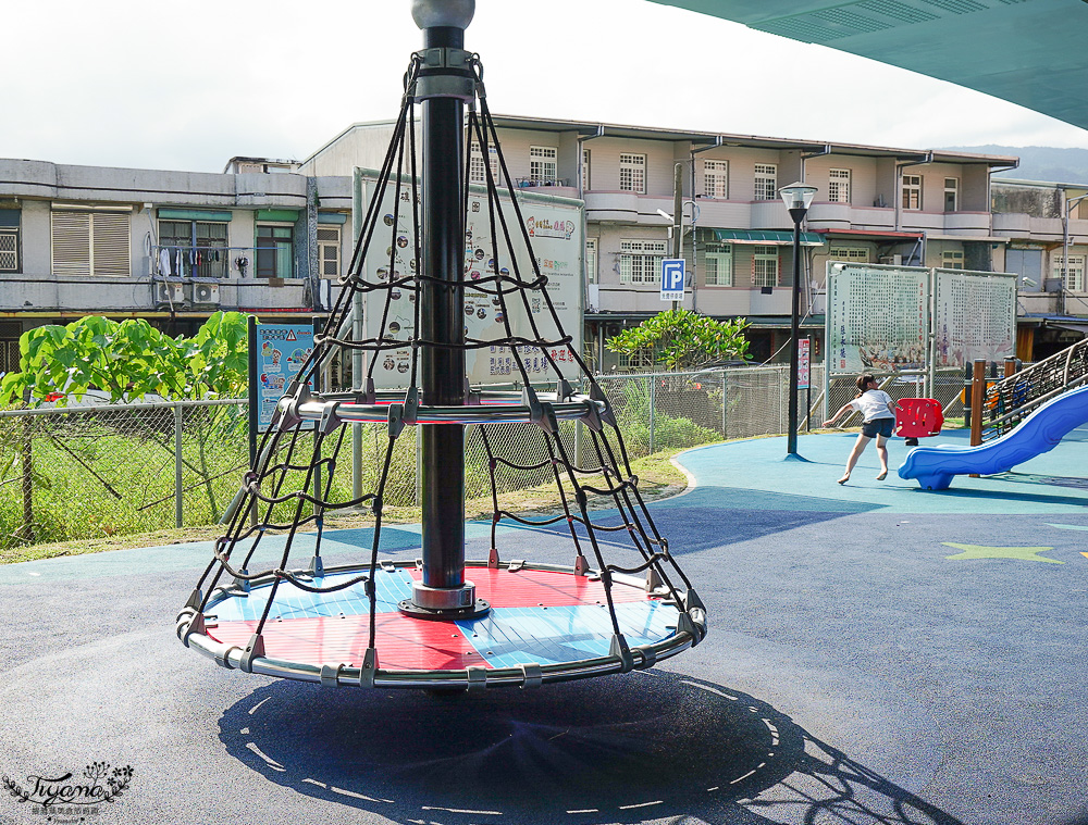 宜蘭公園「礁溪二龍之心公園」龍舟主題親子景點,高速公路下的遮陽兒童遊戲場、籃球場!有免費停車場 @緹雅瑪 美食旅遊趣 宜蘭公園「礁溪二龍之心公園」龍舟主題親子景點,高速公路下的遮陽兒童遊戲場、籃球場!有免費停車場 @緹雅瑪 美食旅遊趣