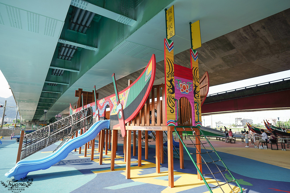 宜蘭公園「礁溪二龍之心公園」龍舟主題親子景點，高速公路下的遮陽兒童遊戲場、籃球場！有免費停車場 @緹雅瑪 美食旅遊趣