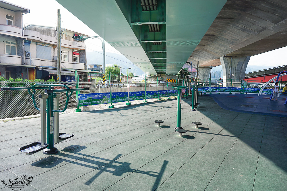 宜蘭公園「礁溪二龍之心公園」龍舟主題親子景點,高速公路下的遮陽兒童遊戲場、籃球場!有免費停車場 @緹雅瑪 美食旅遊趣 宜蘭公園「礁溪二龍之心公園」龍舟主題親子景點,高速公路下的遮陽兒童遊戲場、籃球場!有免費停車場 @緹雅瑪 美食旅遊趣