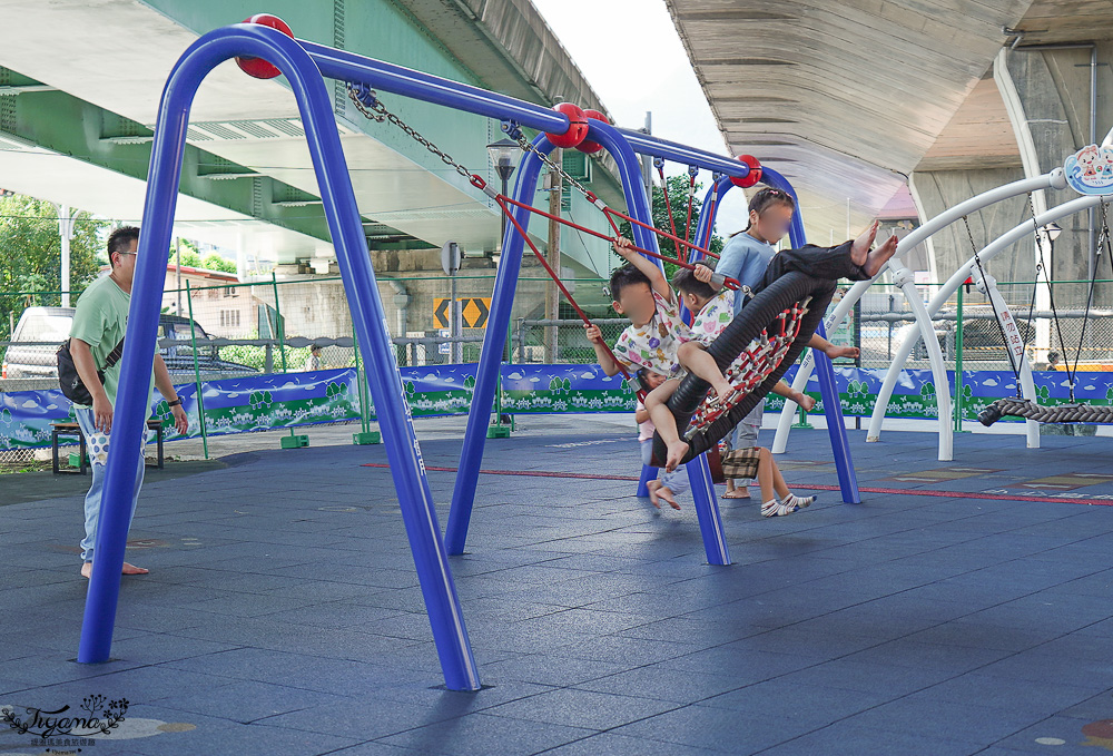 宜蘭公園「礁溪二龍之心公園」龍舟主題親子景點,高速公路下的遮陽兒童遊戲場、籃球場!有免費停車場 @緹雅瑪 美食旅遊趣 宜蘭公園「礁溪二龍之心公園」龍舟主題親子景點,高速公路下的遮陽兒童遊戲場、籃球場!有免費停車場 @緹雅瑪 美食旅遊趣