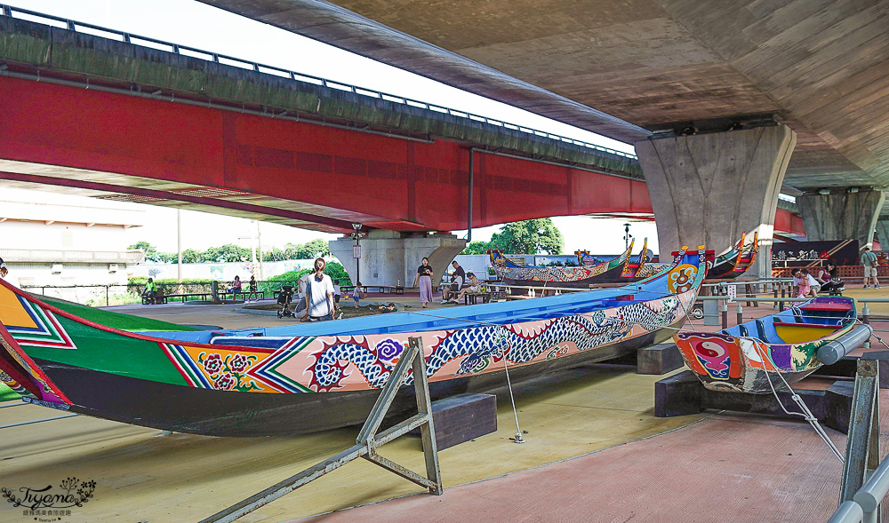 宜蘭公園「礁溪二龍之心公園」龍舟主題親子景點,高速公路下的遮陽兒童遊戲場、籃球場!有免費停車場 @緹雅瑪 美食旅遊趣 宜蘭公園「礁溪二龍之心公園」龍舟主題親子景點,高速公路下的遮陽兒童遊戲場、籃球場!有免費停車場 @緹雅瑪 美食旅遊趣