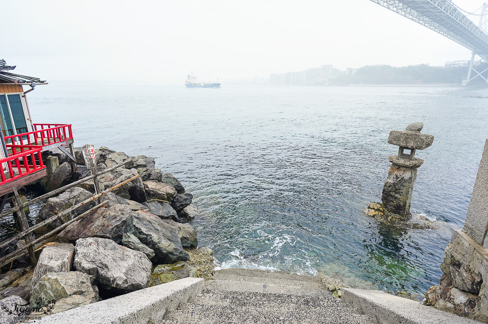 九州門司港景點｜可愛河豚神籤「和布刈神社」，九州最北邊的海景神社，關門海峽旁面海絕美景色的小巧神社 @緹雅瑪 美食旅遊趣