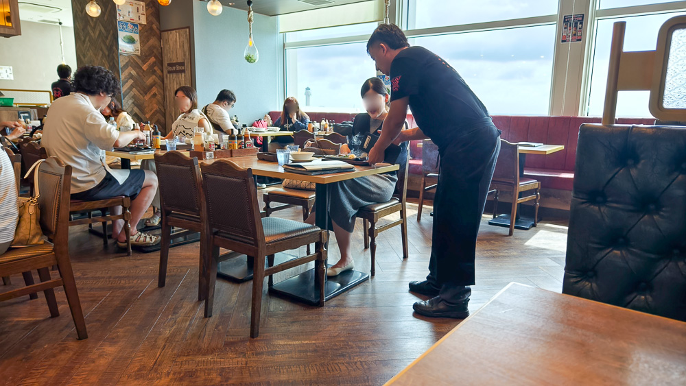 那霸機場牛排「牛排屋88 那霸機場店」，總是在排隊的人氣牛排館 @緹雅瑪 美食旅遊趣