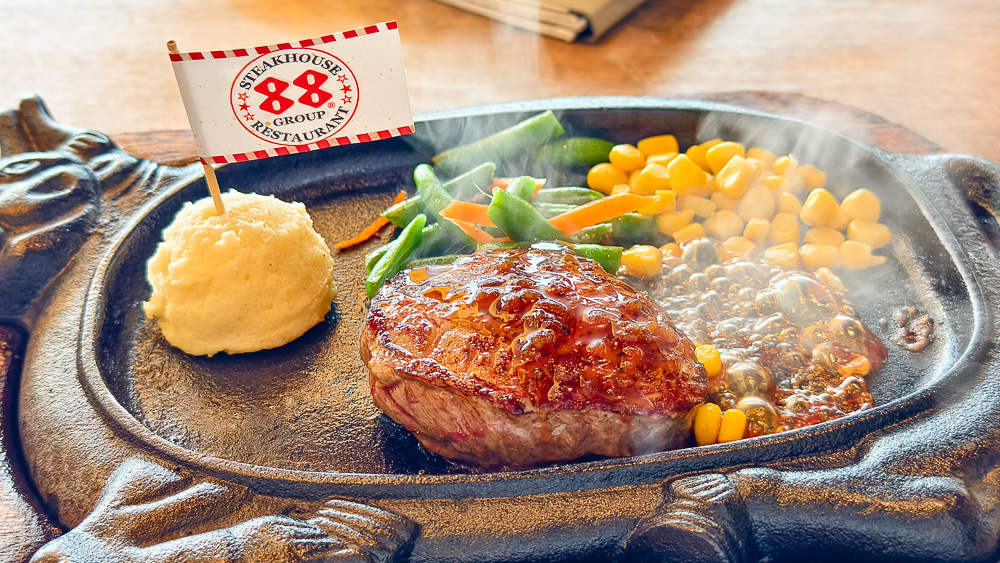 那霸機場牛排「牛排屋88 那霸機場店」，總是在排隊的人氣牛排館 @緹雅瑪 美食旅遊趣