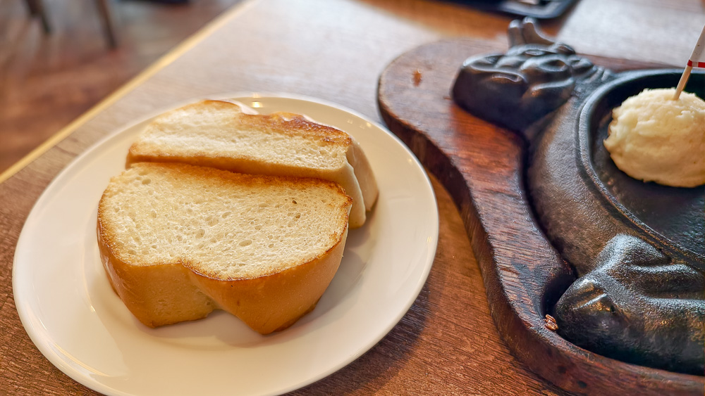 那霸機場牛排「牛排屋88 那霸機場店」，總是在排隊的人氣牛排館 @緹雅瑪 美食旅遊趣