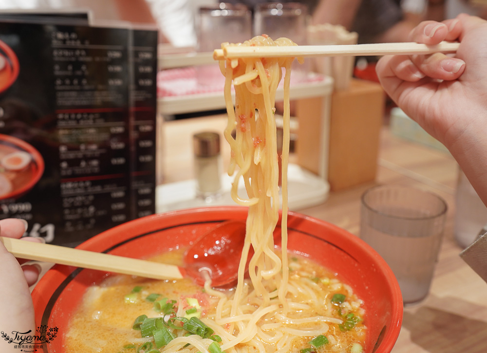 新千歲國內機場美食「一幻拉麵 新千歲機場店」，北海道拉麵道場第一間人氣拉麵 @緹雅瑪 美食旅遊趣