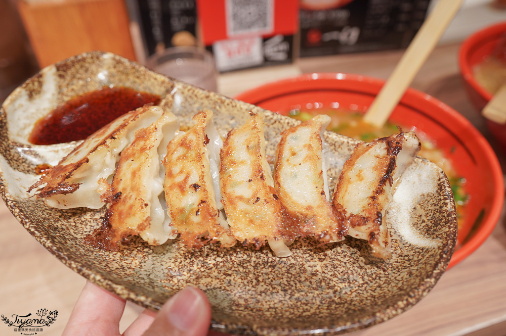 新千歲國內機場美食「一幻拉麵 新千歲機場店」，北海道拉麵道場第一間人氣拉麵 @緹雅瑪 美食旅遊趣