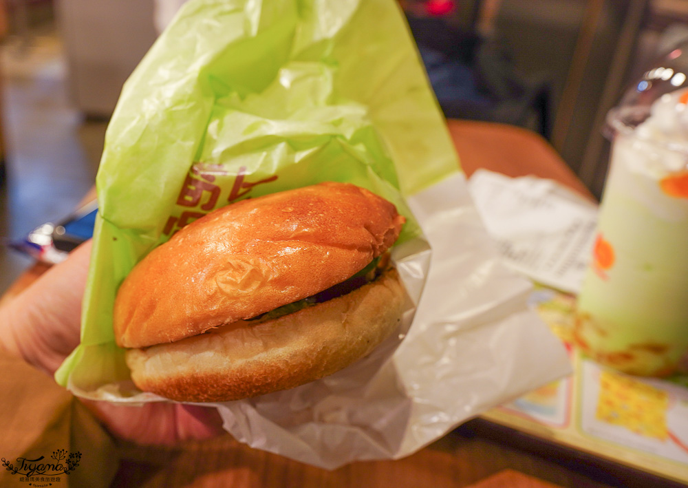 北海道LOTTERIA漢堡｜初戀拍攝場景「儂特利 札幌狸小路店」札幌狸小路平價美食 @緹雅瑪 美食旅遊趣