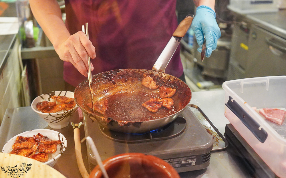 新千歲國內機場美食吃不完！豚丼名人 豚丼專門店，醬燒豬肉丼、1.5倍肉量豚丼一吃就愛上 @緹雅瑪 美食旅遊趣