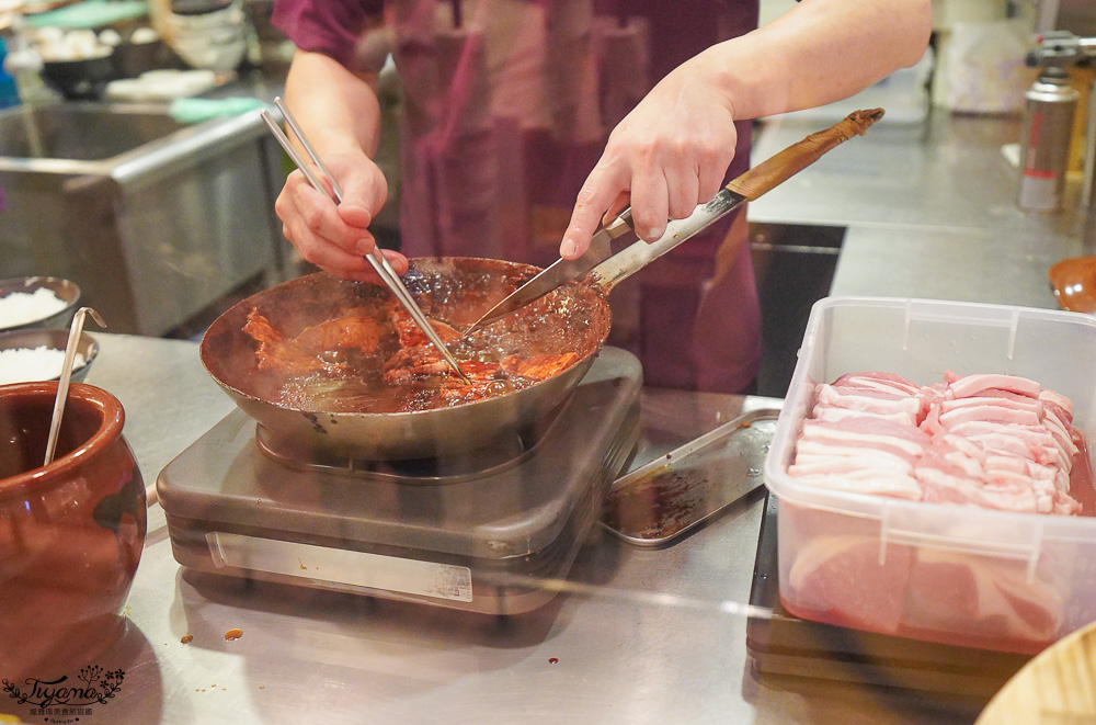 新千歲國內機場美食吃不完！豚丼名人 豚丼專門店，醬燒豬肉丼、1.5倍肉量豚丼一吃就愛上 @緹雅瑪 美食旅遊趣