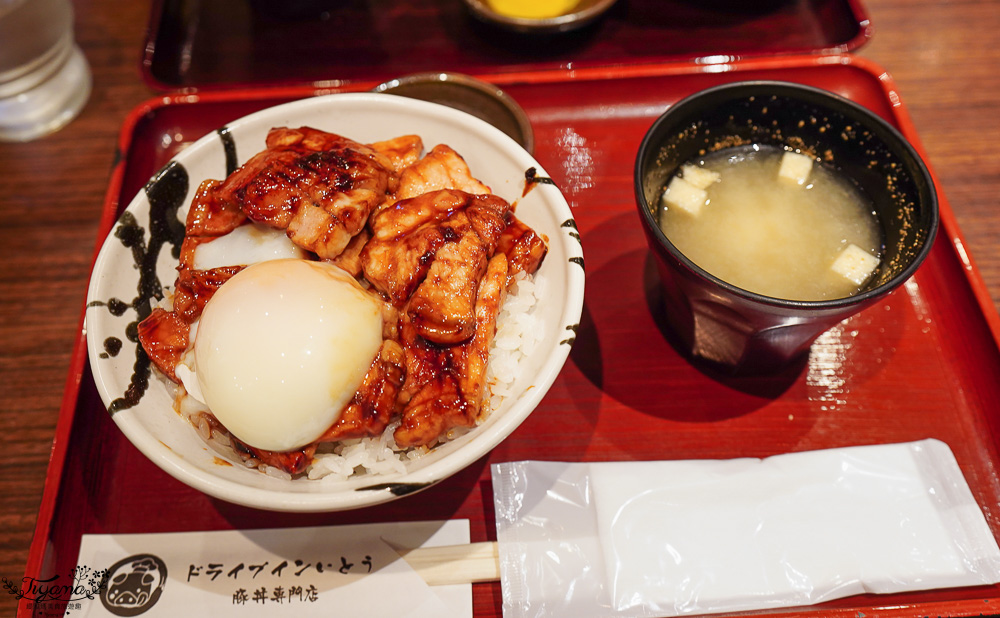 新千歲國內機場美食吃不完！豚丼名人 豚丼專門店，醬燒豬肉丼、1.5倍肉量豚丼一吃就愛上 @緹雅瑪 美食旅遊趣