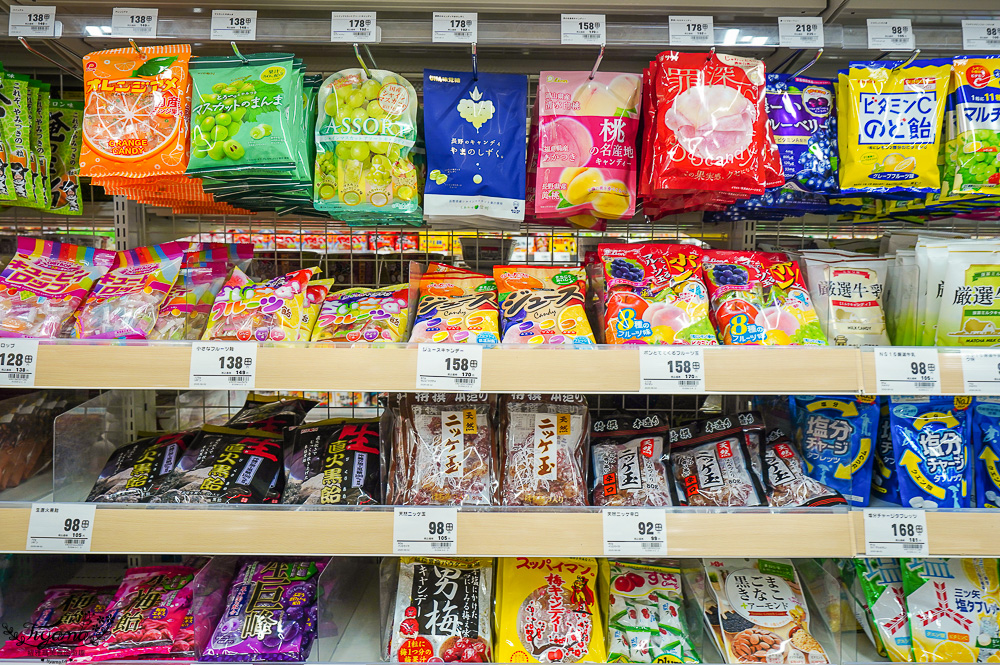 日本超市TRIAL ｜24小時大型便宜超市「 TRIAL 苫小牧西店」日本在地人都愛逛這間，食品生活雜貨樣樣齊全~價格好便宜根本批發價 @緹雅瑪 美食旅遊趣